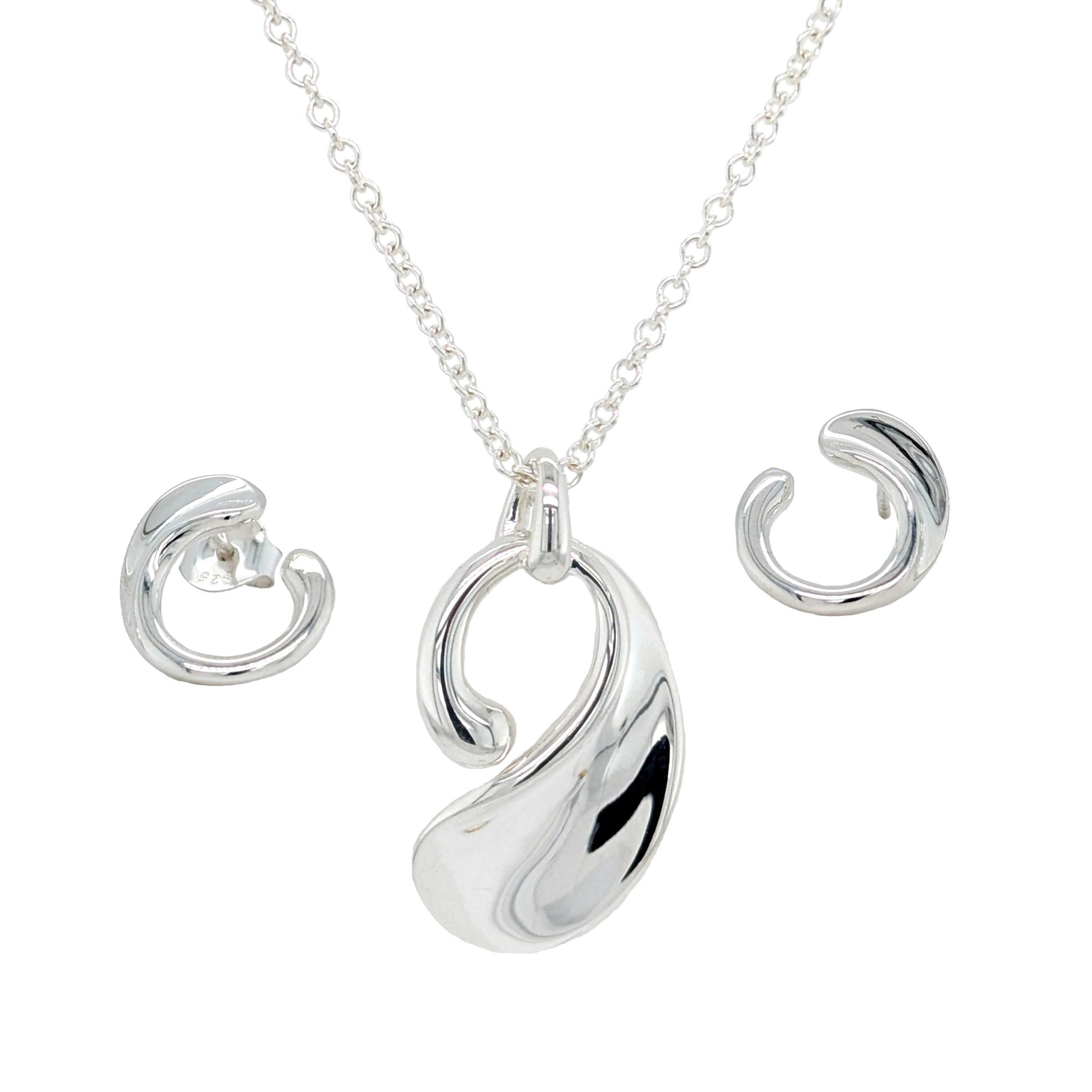 yellow-gold-hoop-and-heart-earring